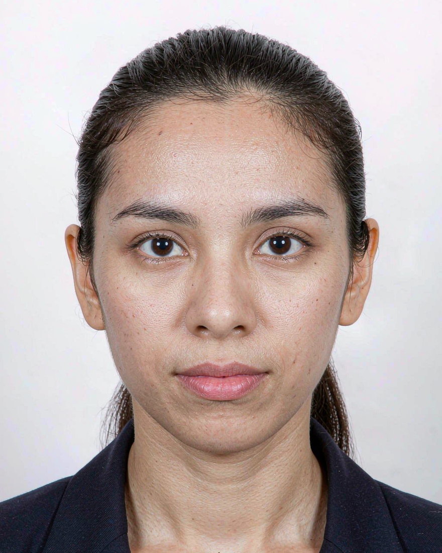 Sample 35 × 45 mm ID photo — plain background, head height within spec